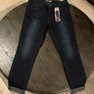 Levi’s NWT slimming jeans